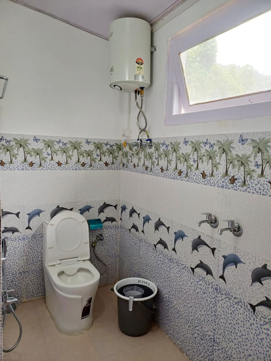 Clean bathroom with hot water at Apple Tree Homestay